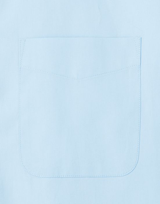 左胸にはペンやメモ、伝票が入れられるアウトポケットが付いています。